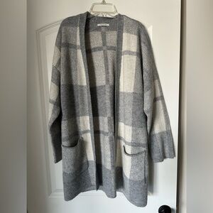 American Eagle Size S Women’s Gray and Cream Plaid Open Cardigan - Like New